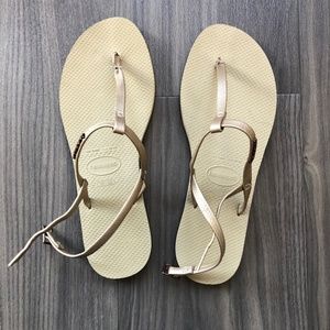 Havaianas Golden Sandals 🌟